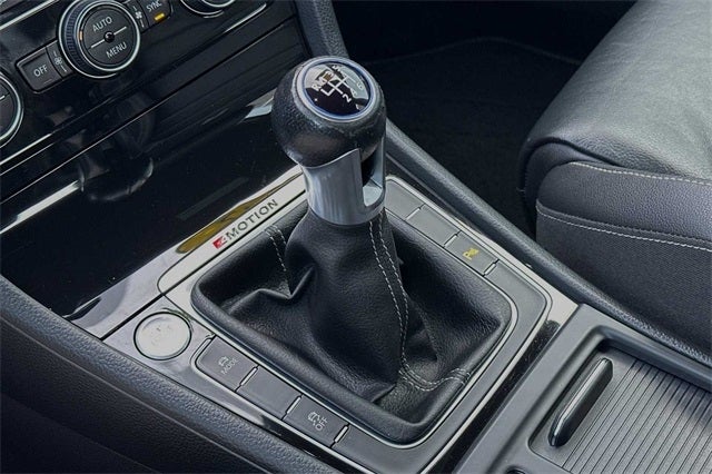 2017 Volkswagen Golf R 4-Door w/DCC & Navigation